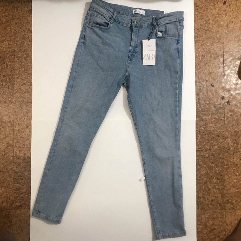 Never worn ZARA SCULPT jeans.